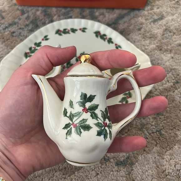 Mini Christmas partial Tea Set Baum Brothers formalities holly berries - Picture 3 of 7